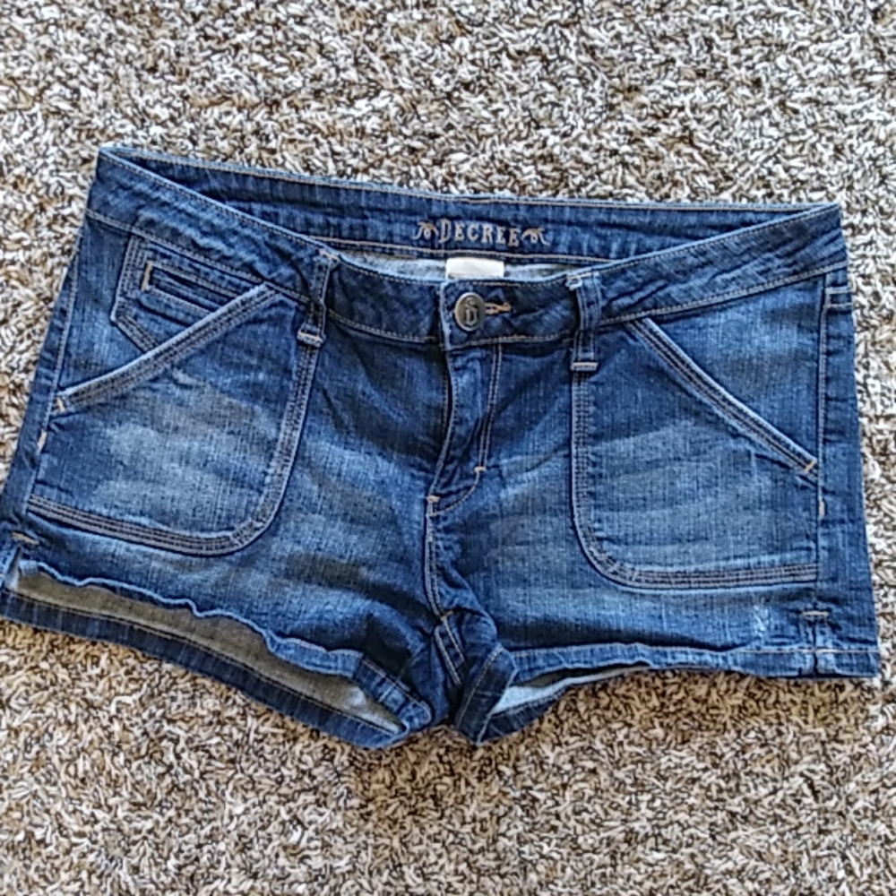 Decree jean shorts